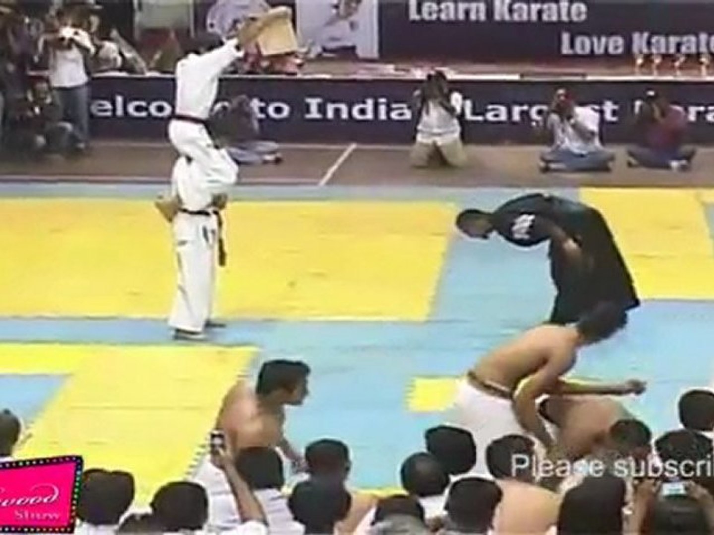 ⁣Karate Fighter Showa His Moves With Katana Sword