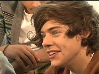 One Direction's Harry kisses Flack?