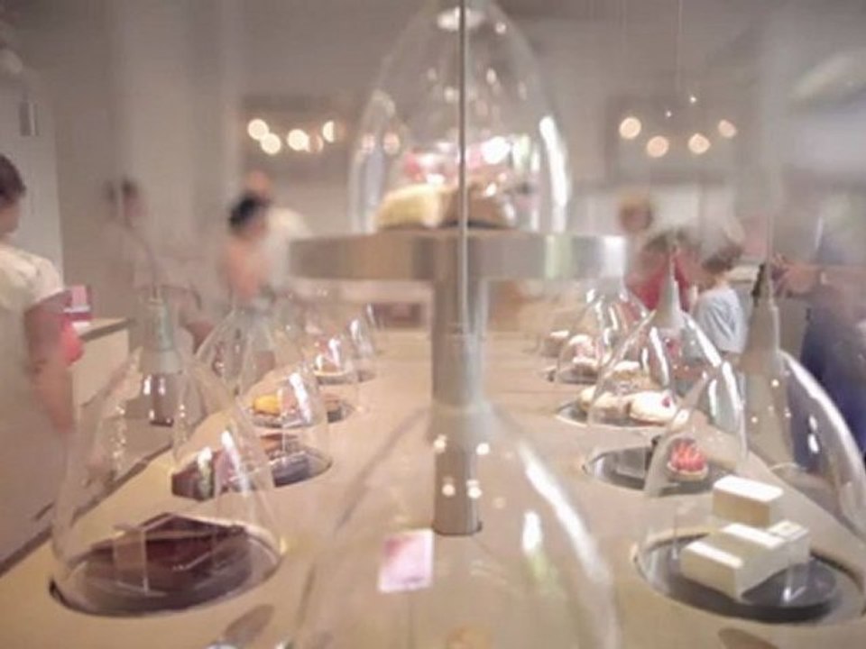 Louis Vuitton City Guide 2011 - Paris, the Saint Honoré (English Version)
