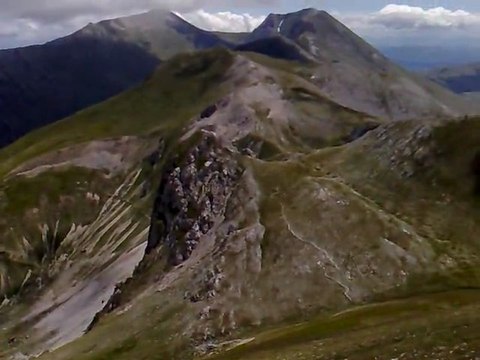 1 PARTE DEL VIDEO: DOM.25-07-10: MONTI SIBILLINI.ANELLO DI CRESTA DALLA PIANA DI CASTELLUCCIO PASSANDO SU 4 CIME DI 2000 METRI