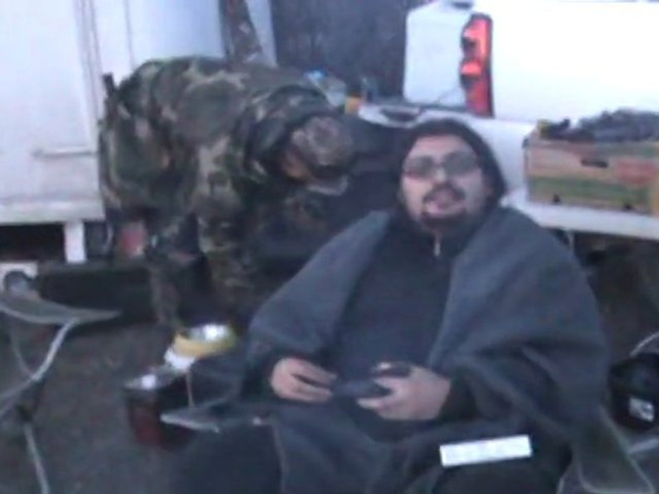 ALASKALI TURKLERIN ATES ETRAFINDAKI MAVRALARI