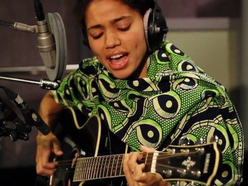 Nneka – My Home (version acoustique)