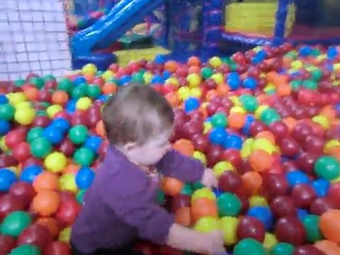 rapha dans les ballons comme elle dit 16 mois