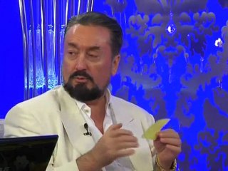 Adnan Oktar 'beni seviyor musunuz'