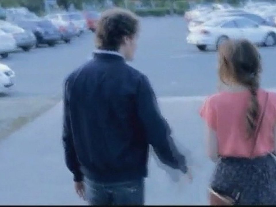 Felicity Jones shines at the premiere of "Like Crazy."