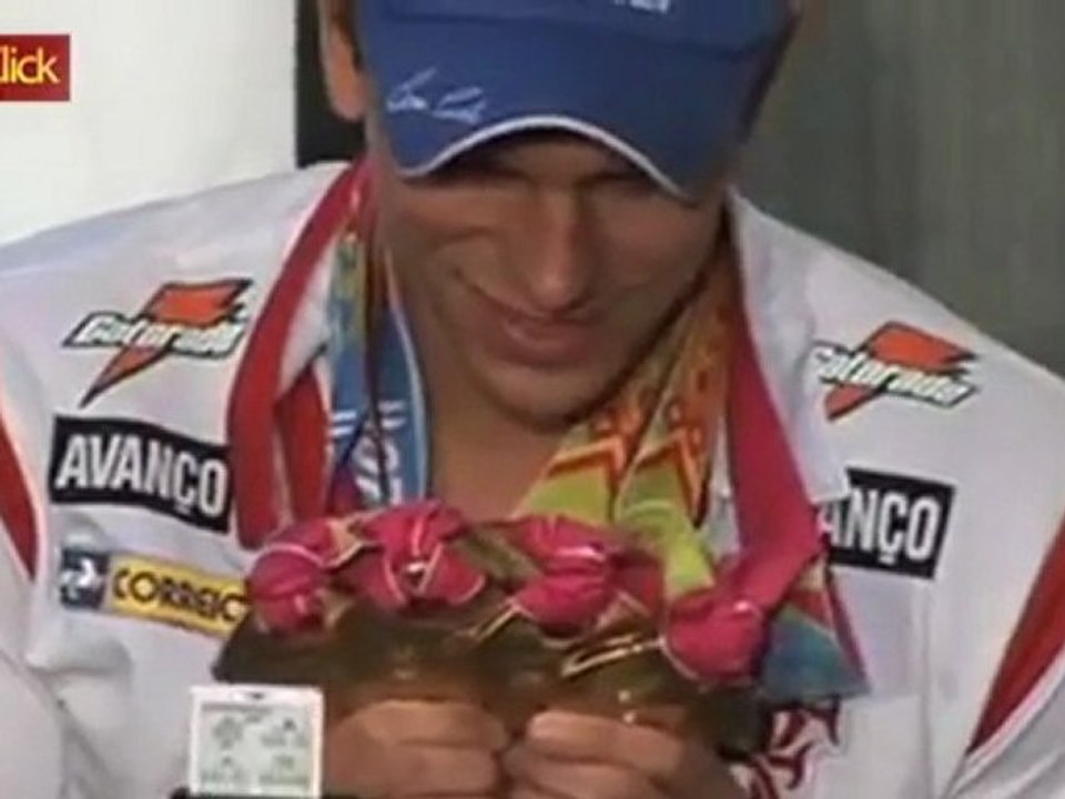 Cesar Cielo comemora medalhas de ouro do Pan