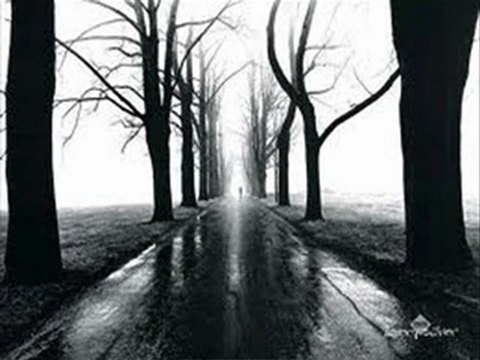 GÖZLERİN KAL DİYOR DUDAKLARIN GİT