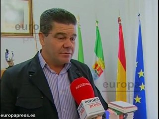 Alcalde de Calamonte expedienta a policías