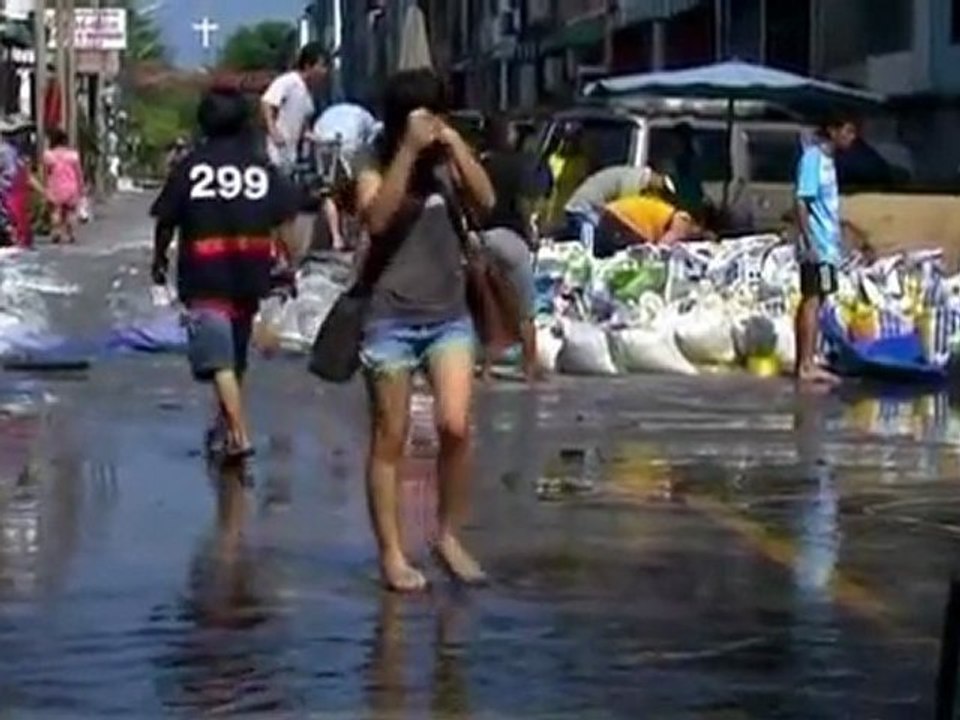 Residents flee Bangkok