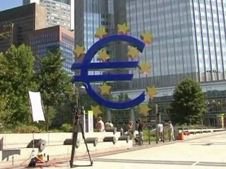 German lawmakers back Merkel