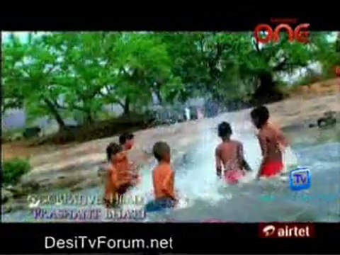Woh Rehne Wali Mehlon Ki - 27th October 2011 - pt1
