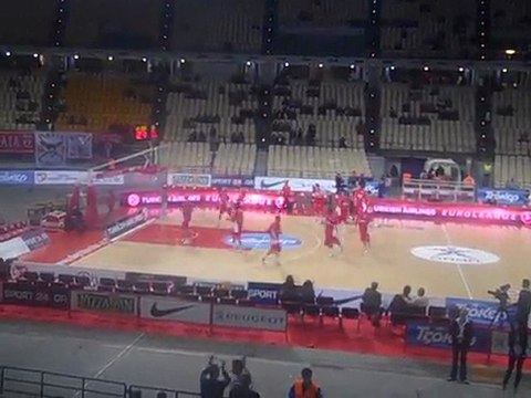 RedPlanet.gr - Οι παίκτες μπαίνουν στο παρκέ