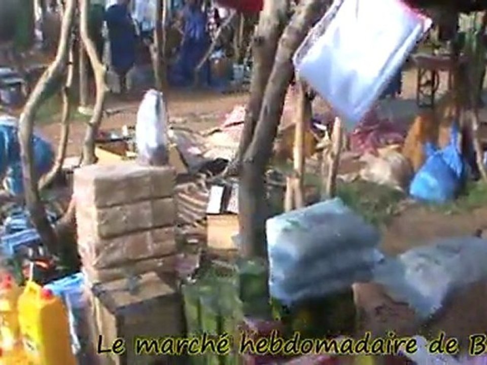 MARCHE HEBDOMADAIRE DE BONDJI by Bakelinfo
