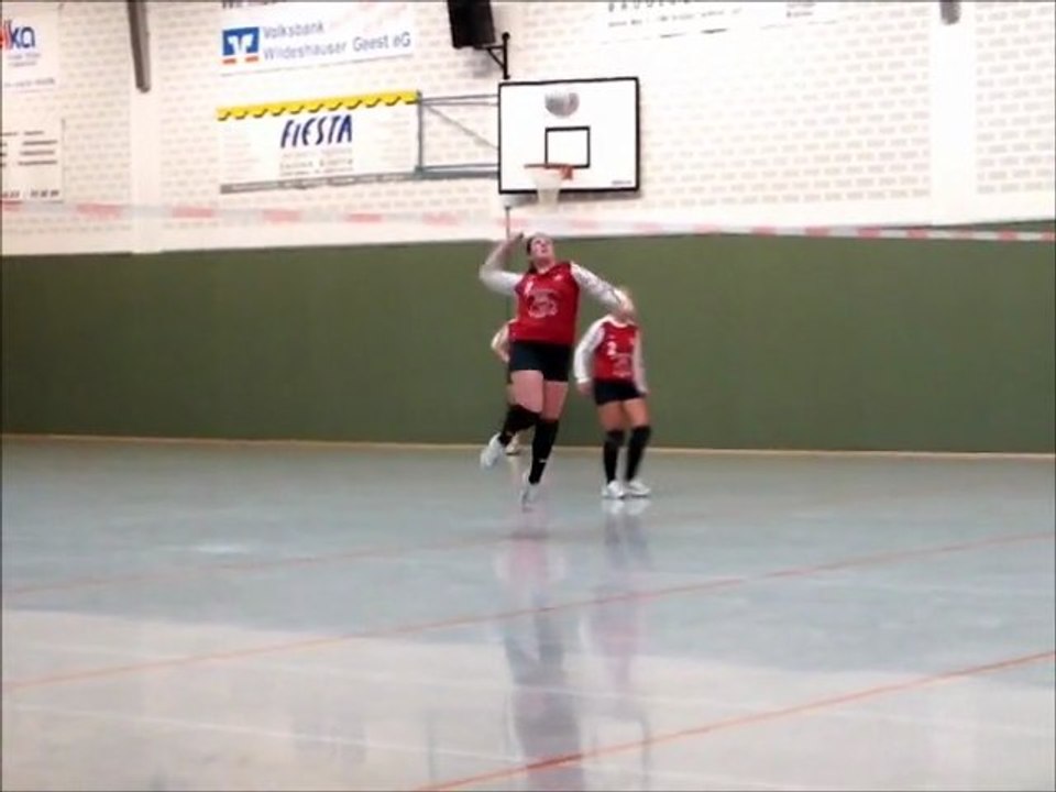 Moslesfehner Damen beim Brettorfer Faustball Vorbereitungstunier