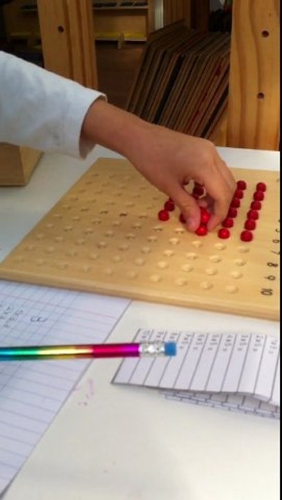 mémorisation multiplication montessori