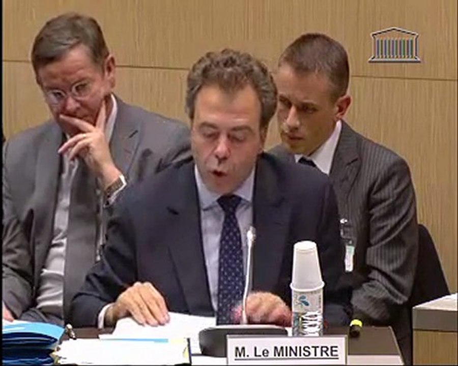 Réponse de Luc Chatel sur le budget ensignement scolaire - 26 octobre 2011