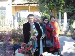 Depunere de coroane  si parastas la monumentul funerar al poetului Grigore Vieru