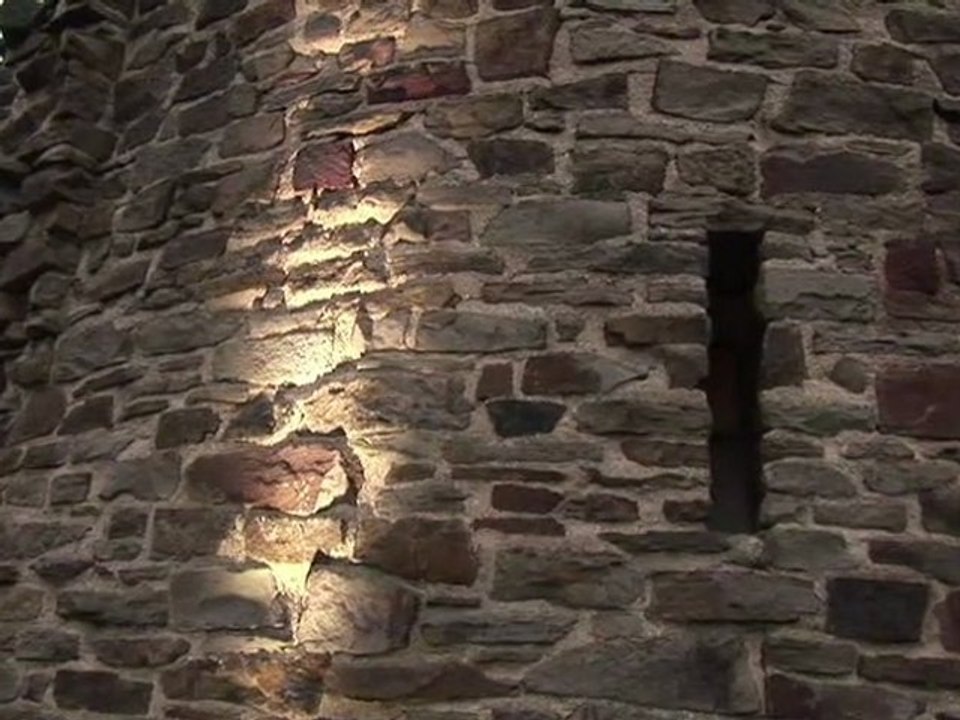 Neue beleuchtung für stadtmauer
