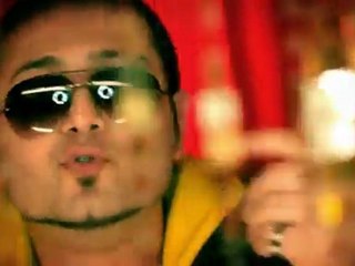 Порно дива почти запела