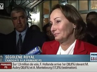 Ségolène Roya,l submergée par l'émotion, pleure en direct