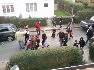 halloween 2011 - un cortège de 400 mètres encadré par la police . #lefolklor