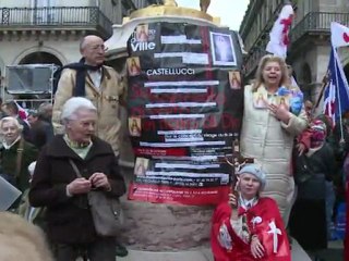 Des fondamentalistes manifestent à Paris contre la "christianophobie"
