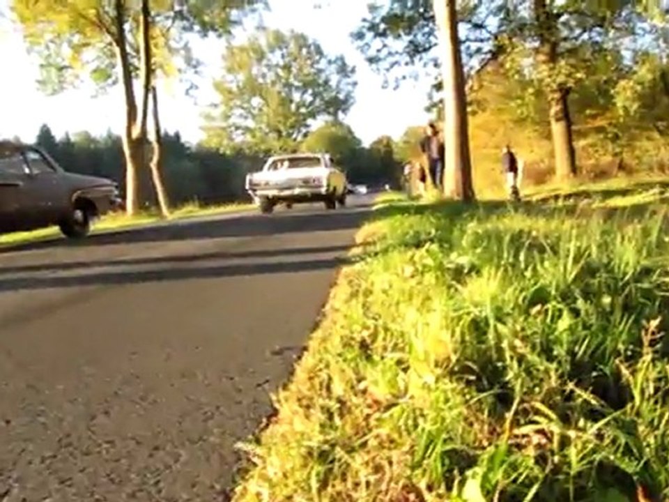 Swinging dart