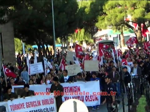 29 Ekim Törenleri İptal Edilince Binlerce Aydınlı Yürüdü