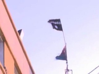 Benghazi: Le Drapeau d'Al-Qaida Flotte sur les Toits de la Ville