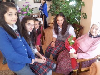 ALPARSLAN İLKÖĞRETİM OKULU HUZUREVİ ZİYARETİ - EKİM 2011