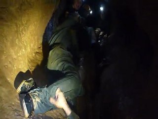 terre à terre dans la grotte des jeunes près d'Aubenas