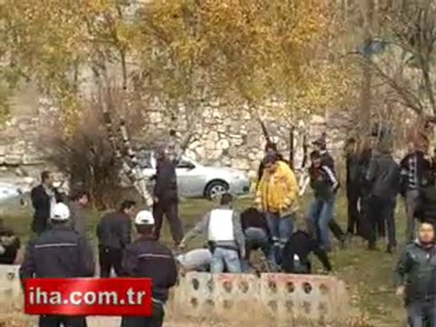 Sivas'ta akıl almaz intihar video izle ozgunbakis.com