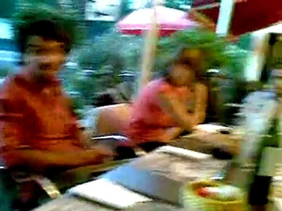 Lecture avec papou au resto
