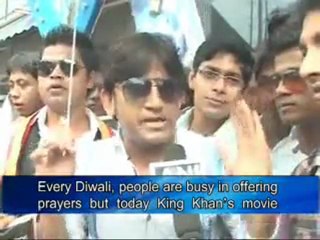 SRK Fans go crazy at RA.One release