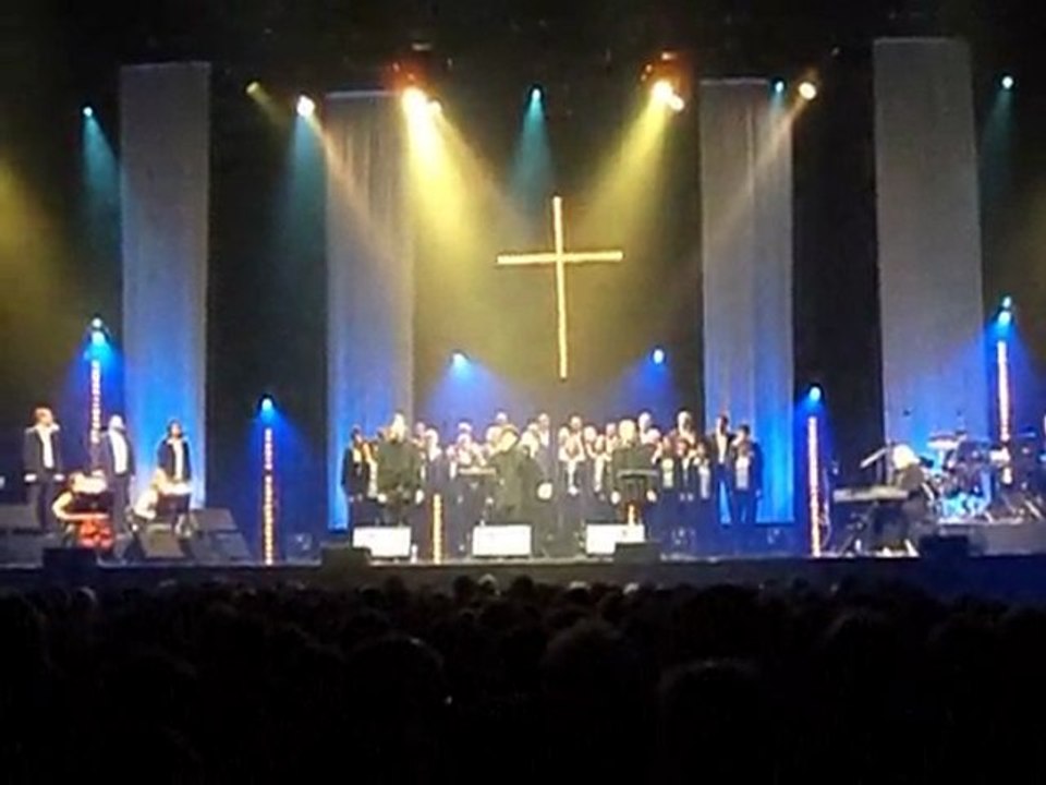 "Les prêtres" - Je vous salue Marie (Zénith de Lille, 29 octobre 2011)