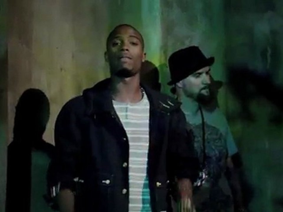 B.o.B  ft. Hayley Williams - Airplanes