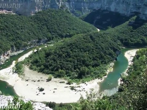 Vallon-Pont d'Arc et les Gorges de l'Ardèche.
