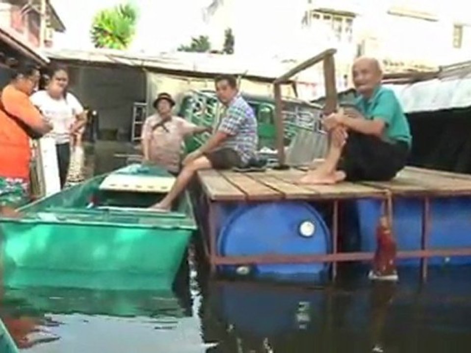 Thai flood frustration grows