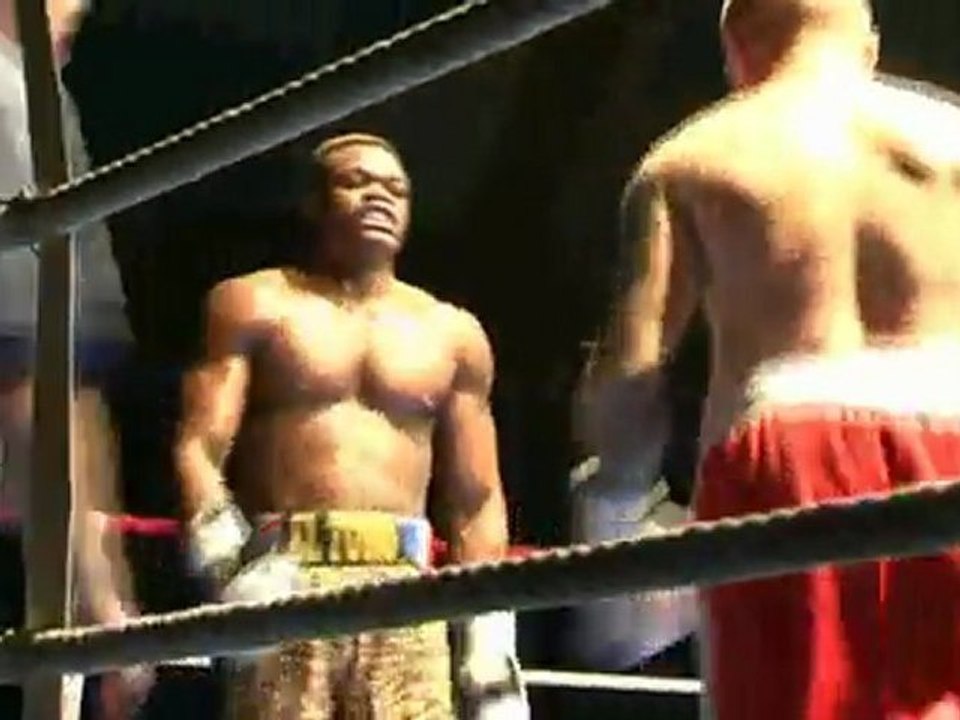 Combat de boxe à Loon-Plage le 28/10/11