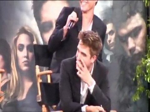 Robert Pattinson talks about love scenes