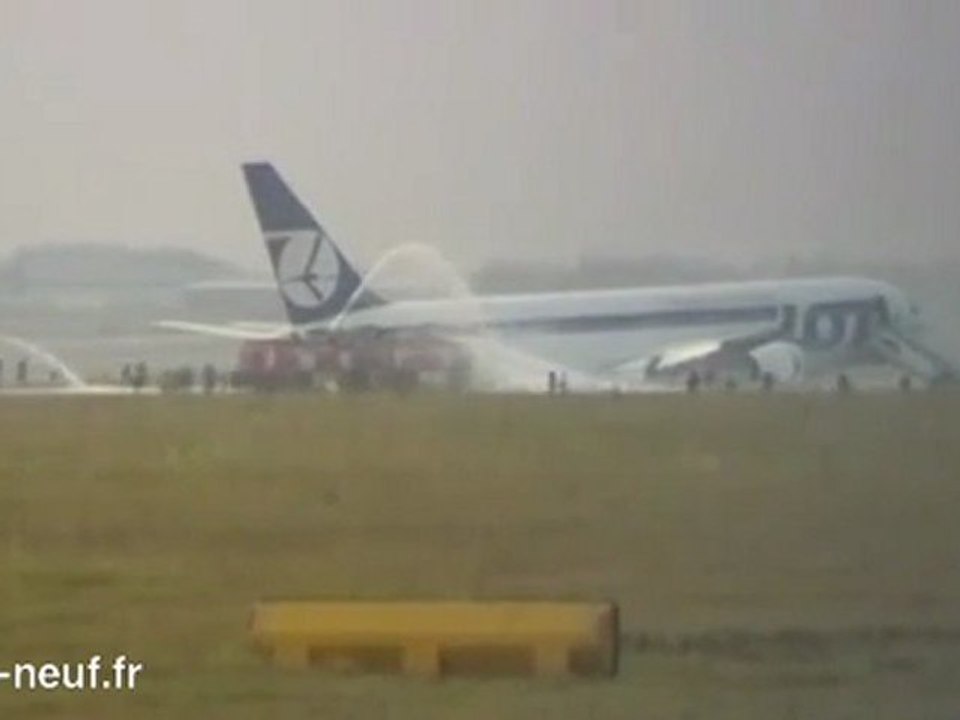 Atterrissage avion en Pologne