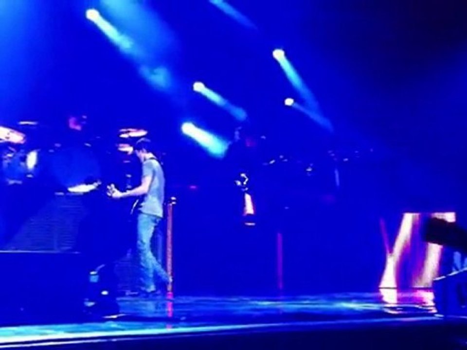 Into The Dark - James Blunt (Genève - 31.10.2011)