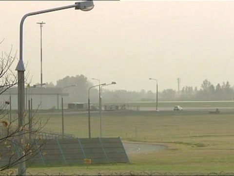 Un Boeing 767 de la compagnie polonaise LOT avec 231 passagers à son bord a atterri sans son train d'atterrissage à Varsovie. Personne n'a été blessé