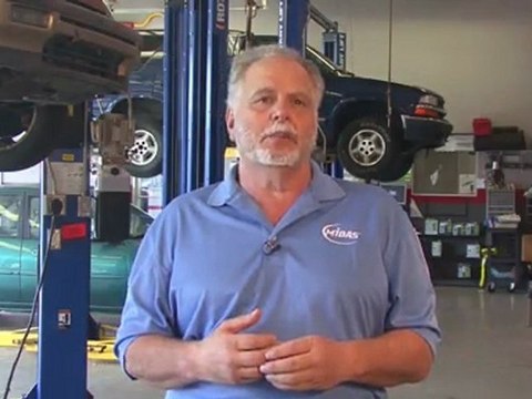 What To Do When The Oil Light Comes On In Your Car? Diagnosing Common Car Problems #3