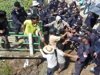 Flood misery worsens in outer Bangkok