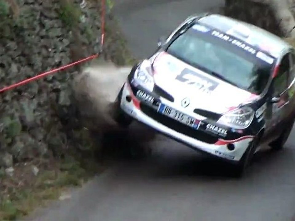 Crash Clio durant le Rallye des Cevennes 2011