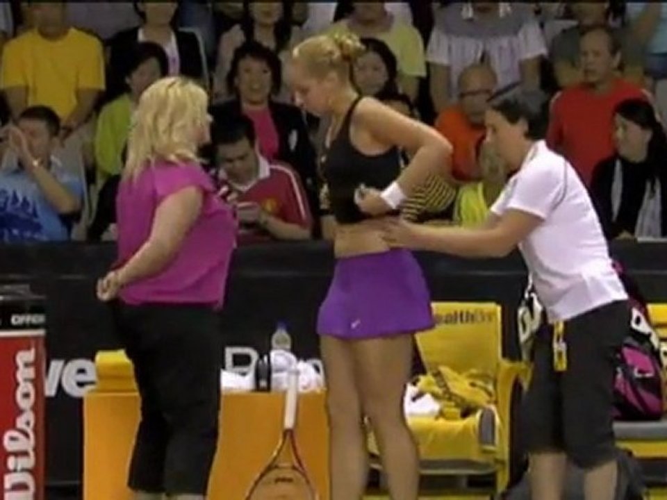 Medina Garrigues through after Lisicki retires