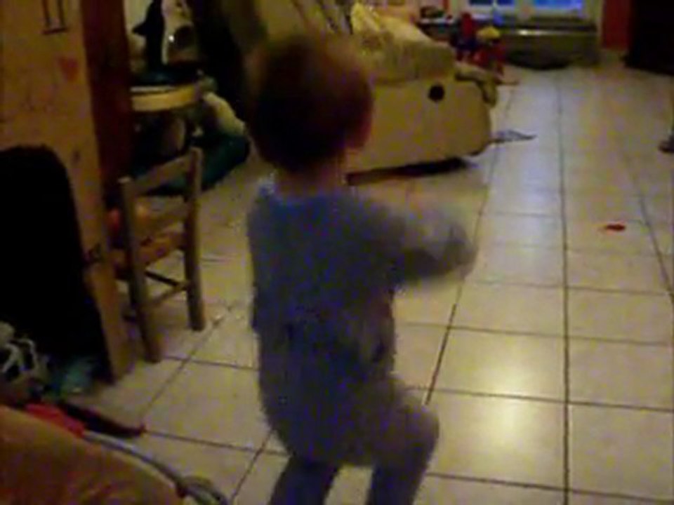 Nathan danse le "serpent's egg"