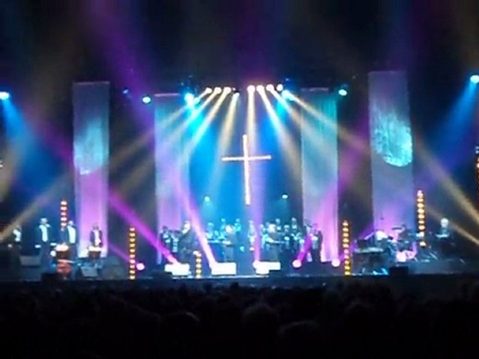 "Les prêtres" - L'indifférence (Zénith de Lille, 29 octobre 2011)