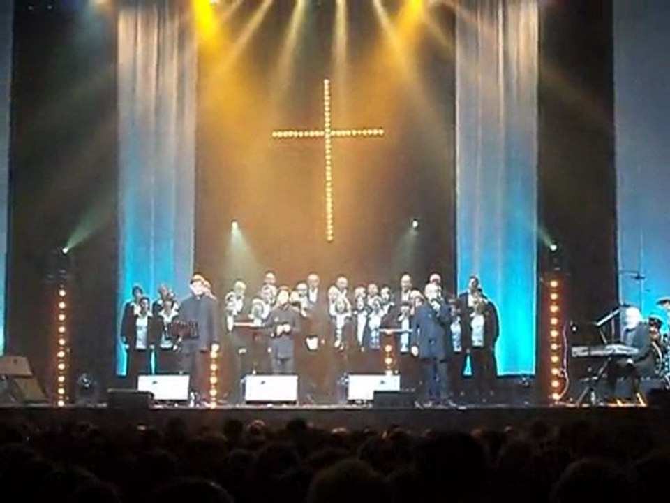 "Les prêtres" - Je crois en Toi (Zénith de Lille, 29 octobre 2011)
